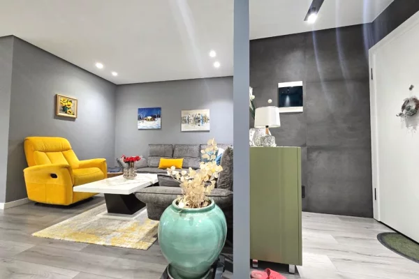 Shtepi ne shitje Apartament ne Tirane, 2+1, Mobilimi E mobiluar, Pagesa 22,900,000  Leke.