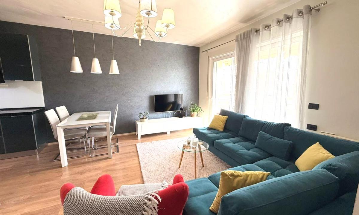 Shtepi ne shitje Apartament ne Tirane, 2+1, Mobilimi E mobiluar, Pagesa 290,000  Euro.