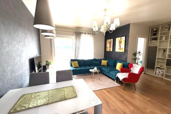 Shtepi ne shitje Apartament ne Tirane, 2+1, Mobilimi E mobiluar, Pagesa 290,000  Euro.