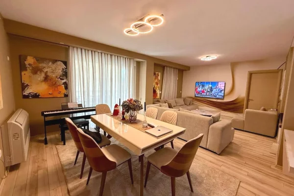 Shtepi ne shitje Apartament ne Tirane, 2+1, Mobilimi E mobiluar, Pagesa 223,000  Euro.