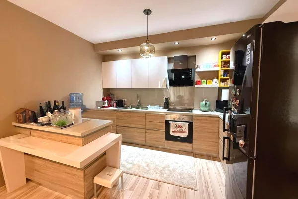 Shtepi ne shitje Apartament ne Tirane, 2+1, Mobilimi E mobiluar, Pagesa 223,000  Euro.