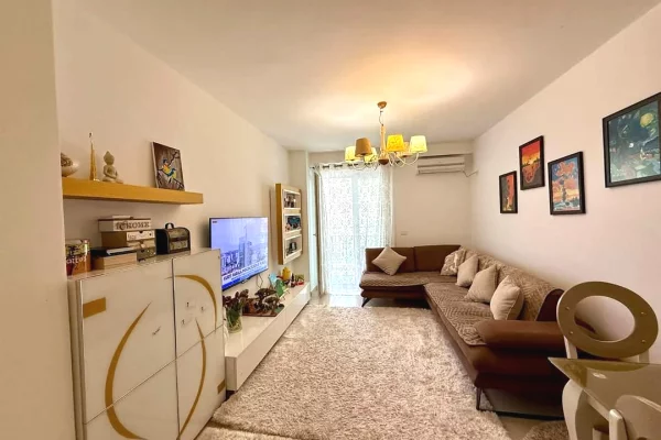Shtepi ne shitje Apartament ne Tirane, 2+1, Mobilimi E mobiluar, Pagesa 212,000  Euro.