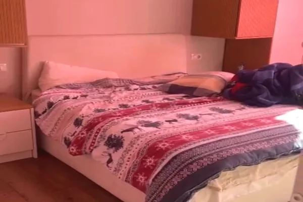 Shtepi ne shitje Apartament ne Tirane, 2+1, Mobilimi E mobiluar, Pagesa 141,000  Euro.