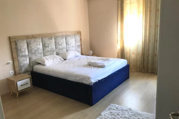 Shtepi me qera Apartament ne Tirane, 2+1, Mobilimi E mobiluar, Pagesa 70,000  Leke.
