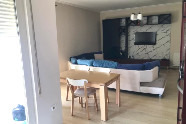 Shtepi me qera Apartament ne Tirane, 2+1, Mobilimi E mobiluar, Pagesa 70,000  Leke.