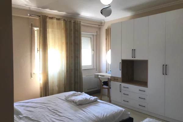 Shtepi me qera Apartament ne Tirane, 2+1, Mobilimi E mobiluar, Pagesa 70,000  Leke.