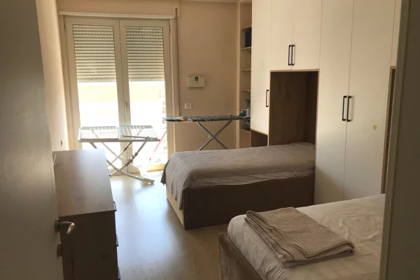 Shtepi me qera Apartament ne Tirane, 2+1, Mobilimi E mobiluar, Pagesa 70,000  Leke.