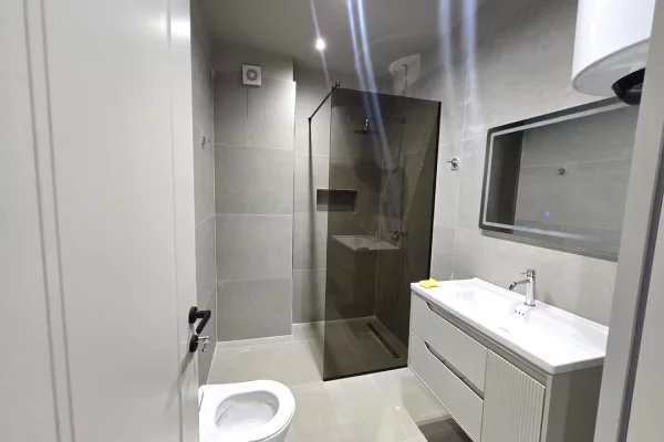 Shtepi ne shitje Apartament ne Tirane, Garsoniere, Mobilimi E mobiluar, Pagesa 289,000  Euro.