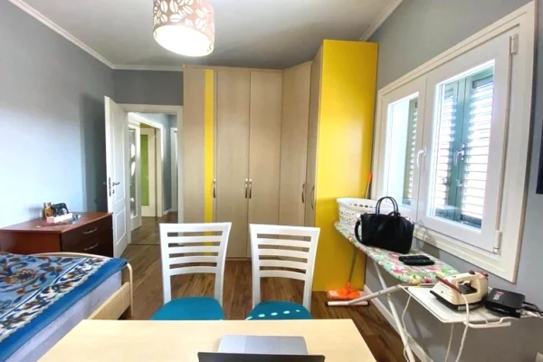 Shtepi ne shitje Apartament ne Tirane, 2+1, Mobilimi E mobiluar, Pagesa 350,000  Euro.