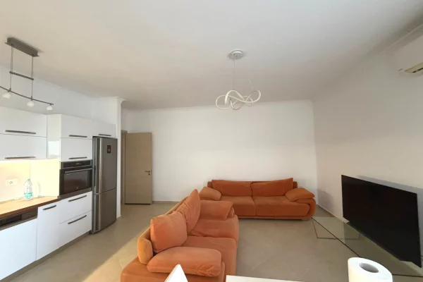 Shtepi ne shitje Apartament ne Tirane, 2+1, Mobilimi E mobiluar, Pagesa 260,000  Euro.
