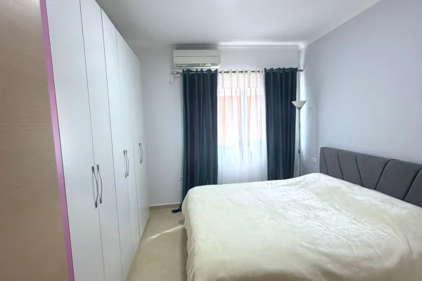 Shtepi me qera Apartament ne Tirane, 2+1, Mobilimi E mobiluar, Pagesa 800  Euro.