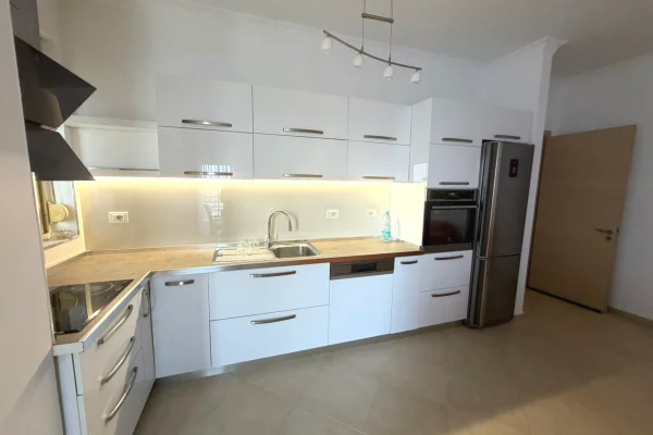 Shtepi me qera Apartament ne Tirane, 2+1, Mobilimi E mobiluar, Pagesa 800  Euro.