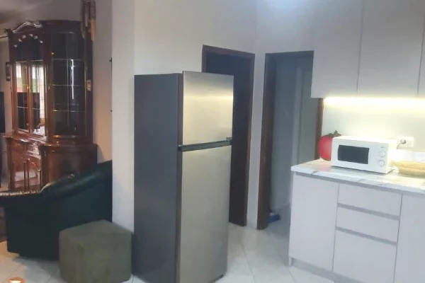 Shtepi me qera Apartament ne Tirane, 2+1, Mobilimi E mobiluar, Pagesa 500  Euro.