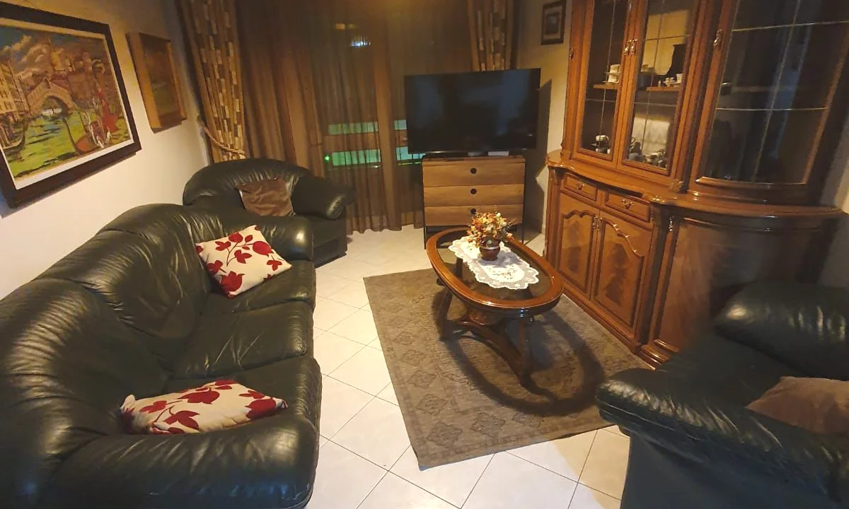 Shtepi me qera Apartament ne Tirane, 2+1, Mobilimi E mobiluar, Pagesa 500  Euro.