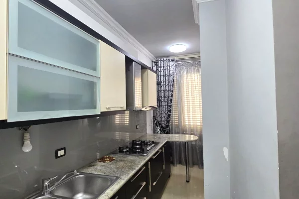 Shtepi me qera Apartament ne Tirane, 2+1, Mobilimi E mobiluar, Pagesa 600  Euro.