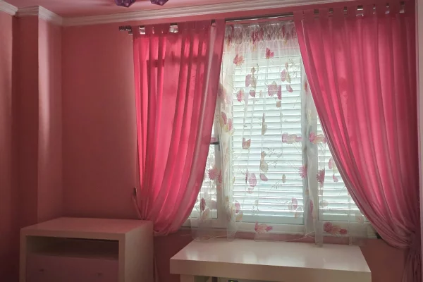 Shtepi me qera Apartament ne Tirane, 2+1, Mobilimi E mobiluar, Pagesa 600  Euro.