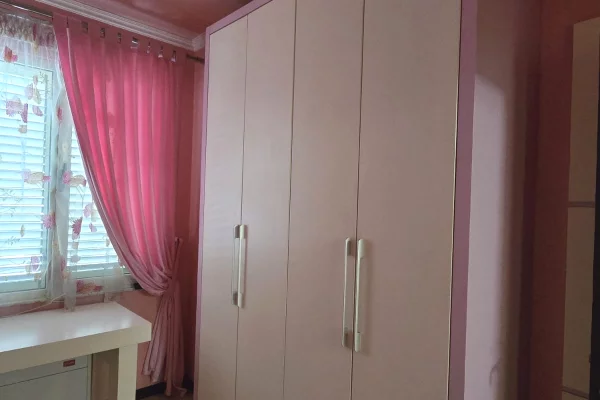 Shtepi me qera Apartament ne Tirane, 2+1, Mobilimi E mobiluar, Pagesa 600  Euro.