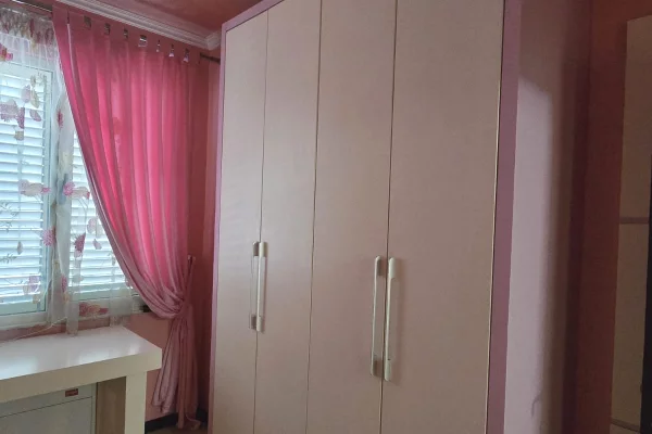 Shtepi me qera Apartament ne Tirane, 2+1, Mobilimi E mobiluar, Pagesa 600  Euro.