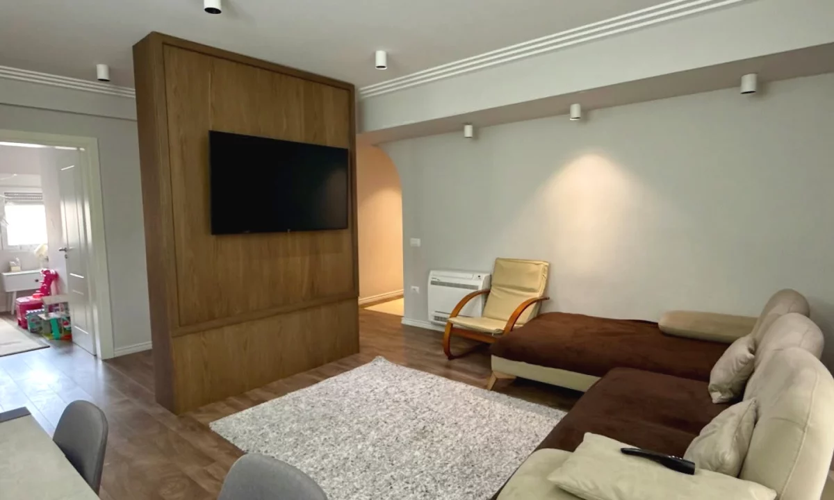 Shtepi ne shitje Apartament ne Tirane, 3+1, Mobilimi E mobiluar, Pagesa 240,000  Euro.