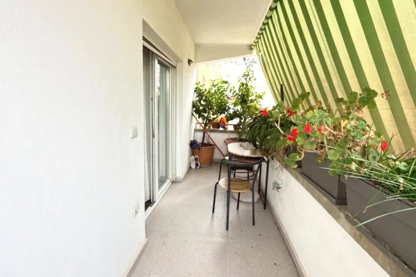 Shtepi ne shitje Apartament ne Tirane, 3+1, Mobilimi E mobiluar, Pagesa 240,000  Euro.