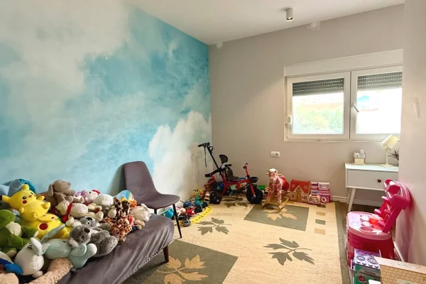 Shtepi ne shitje Apartament ne Tirane, 3+1, Mobilimi E mobiluar, Pagesa 240,000  Euro.