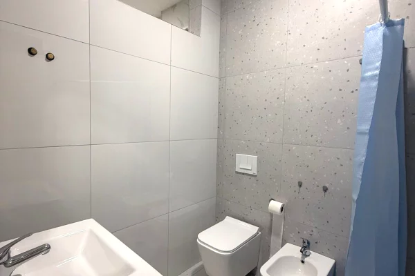 Shtepi me qera Apartament ne Tirane, 2+1, Mobilimi E mobiluar, Pagesa 800  Euro.