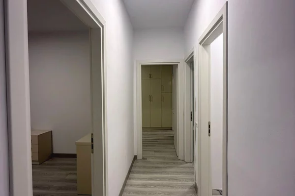 Shtepi me qera Apartament ne Tirane, 2+1, Mobilimi E mobiluar, Pagesa 850  Euro.