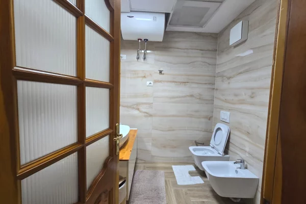 Shtepi me qera Apartament ne Tirane, 2+1, Mobilimi E mobiluar, Pagesa 850  Euro.