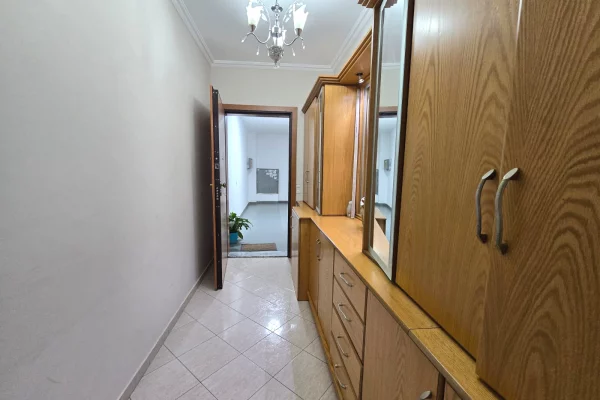 Shtepi me qera Apartament ne Tirane, 2+1, Mobilimi E mobiluar, Pagesa 850  Euro.