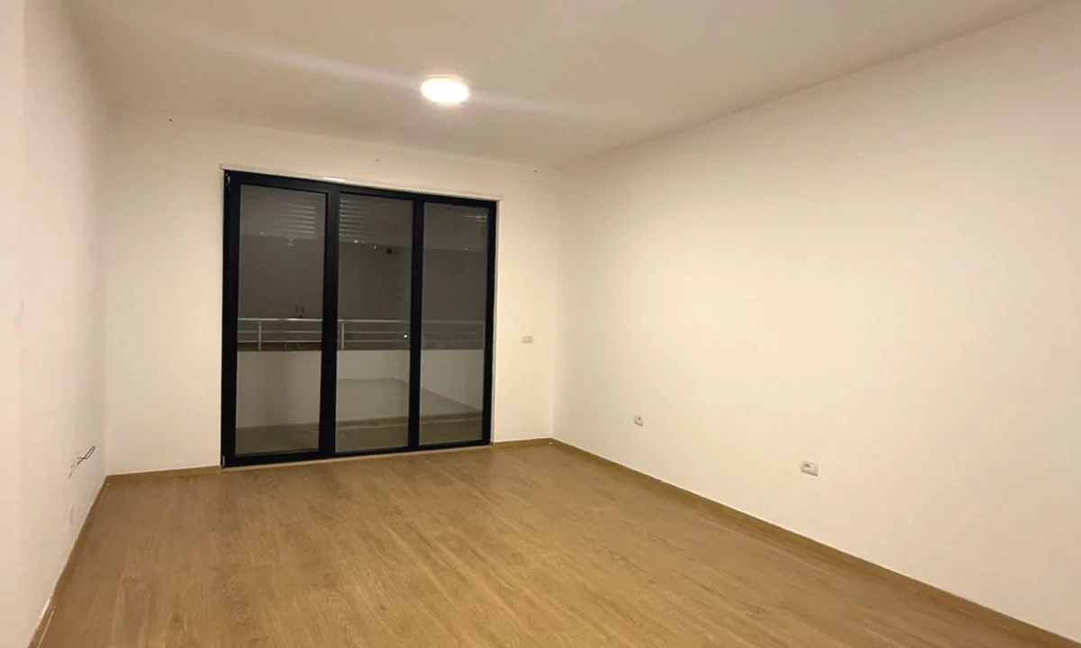 Shtepi me qera Apartament ne Tirane, 3+1, Mobilimi Bosh, pa mobiluar, Pagesa 1,100  Euro.