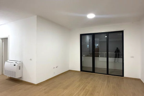 Shtepi me qera Apartament ne Tirane, 3+1, Mobilimi Bosh, pa mobiluar, Pagesa 1,100  Euro.