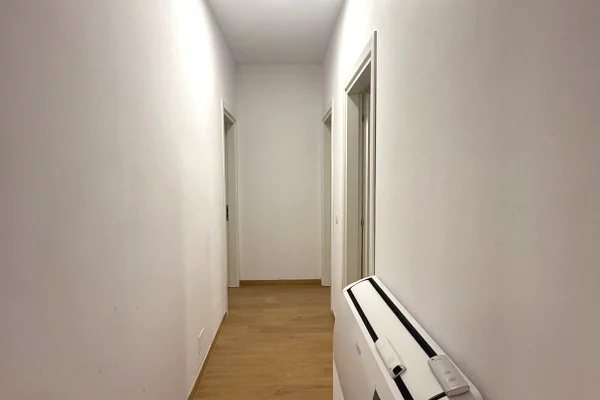 Shtepi me qera Apartament ne Tirane, 3+1, Mobilimi Bosh, pa mobiluar, Pagesa 1,100  Euro.