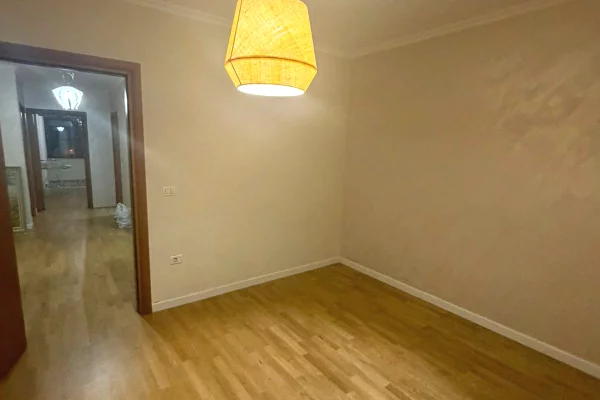 Shtepi ne shitje Apartament ne Tirane, 2+1, Mobilimi Bosh, pa mobiluar, Pagesa 265,000  Euro.