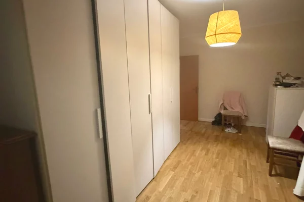 Shtepi ne shitje Apartament ne Tirane, 2+1, Mobilimi Bosh, pa mobiluar, Pagesa 265,000  Euro.