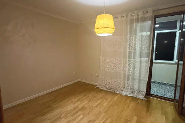 Shtepi ne shitje Apartament ne Tirane, 2+1, Mobilimi Bosh, pa mobiluar, Pagesa 265,000  Euro.