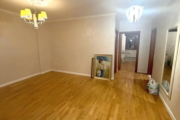 Shtepi ne shitje Apartament ne Tirane, 2+1, Mobilimi Bosh, pa mobiluar, Pagesa 265,000  Euro.