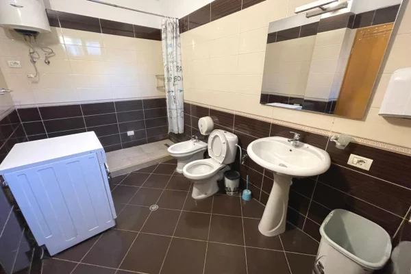 Shtepi me qera Apartament ne Tirane, 2+1, Mobilimi E mobiluar, Pagesa 65,000  Leke.