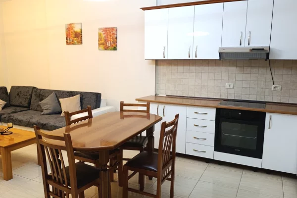 Shtepi me qera Apartament ne Tirane, 1+1, Mobilimi E mobiluar, Pagesa 65,000  Leke.