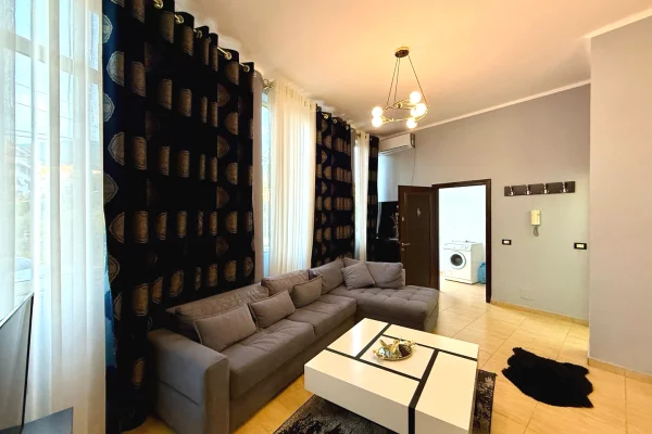 Shtepi ne shitje Apartament ne Tirane, 1+1, Mobilimi E mobiluar, Pagesa 79,000  Euro.