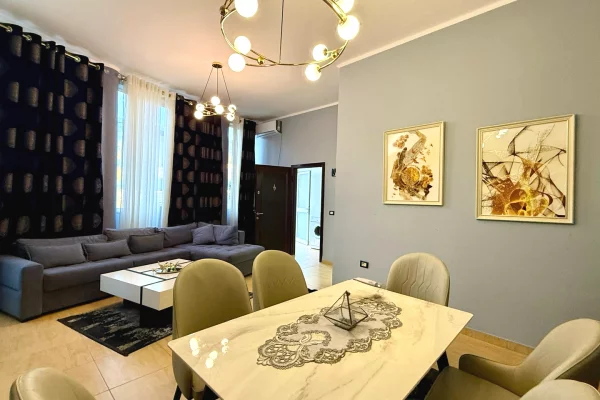 Shtepi ne shitje Apartament ne Tirane, 1+1, Mobilimi E mobiluar, Pagesa 79,000  Euro.