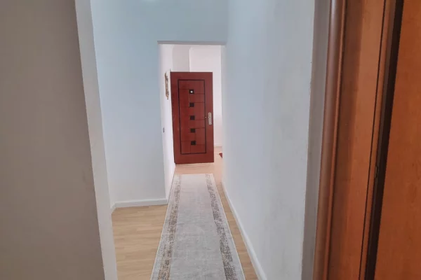 Shtepi ne shitje Apartament ne Tirane, 2+1, Mobilimi E mobiluar, Pagesa 147,000  Euro.
