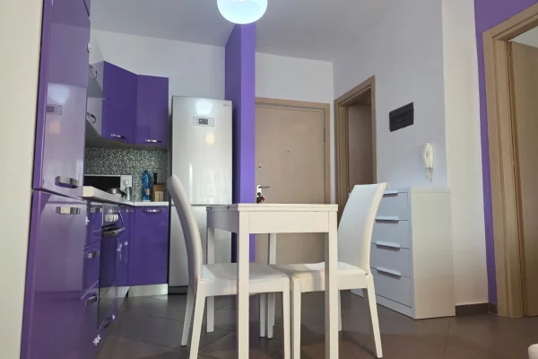 Shtepi me qera Apartament ne Tirane, 2+1, Mobilimi E mobiluar, Pagesa 50,000  Leke.