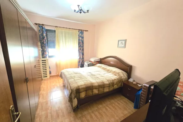 Shtepi ne shitje Apartament ne Tirane, 2+1, Mobilimi E mobiluar, Pagesa 145,000  Euro.