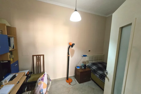 Shtepi ne shitje Apartament ne Tirane, 2+1, Mobilimi E mobiluar, Pagesa 145,000  Euro.