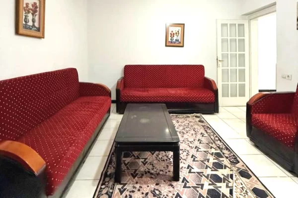 Shtepi me qera Apartament ne Tirane, 2+1, Mobilimi E mobiluar, Pagesa 50,000  Leke.