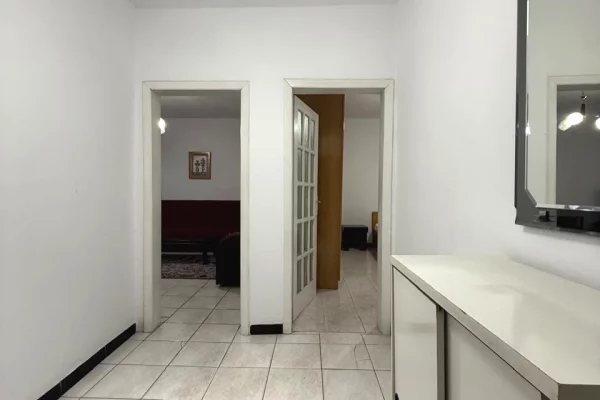 Shtepi me qera Apartament ne Tirane, 2+1, Mobilimi E mobiluar, Pagesa 50,000  Leke.