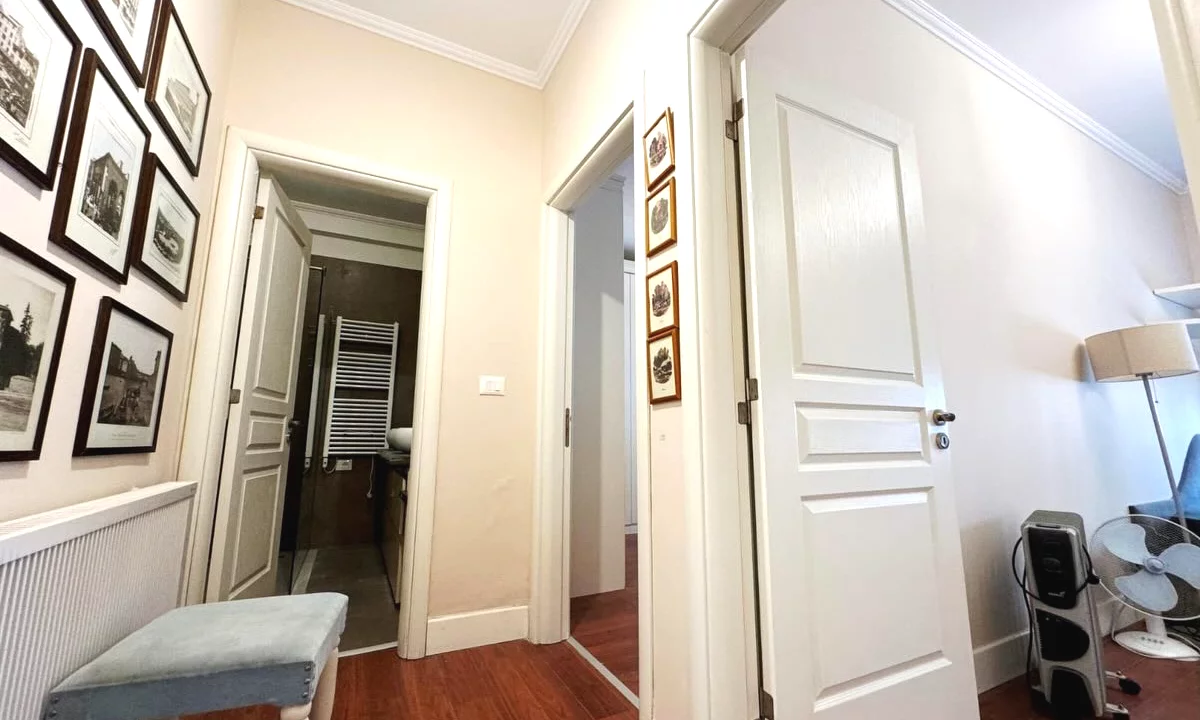 Shtepi ne shitje Apartament ne Tirane, 2+1, Mobilimi E mobiluar, Pagesa 249,000  Euro.