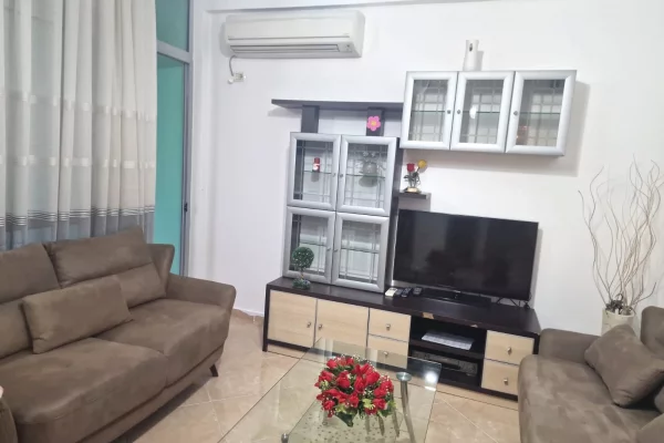 Shtepi me qera Apartament ne Tirane, 2+1, Mobilimi E mobiluar, Pagesa 45,000  Leke.