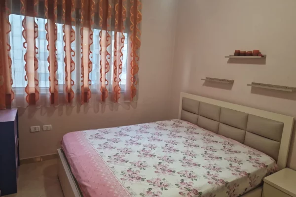 Shtepi me qera Apartament ne Tirane, 2+1, Mobilimi E mobiluar, Pagesa 45,000  Leke.