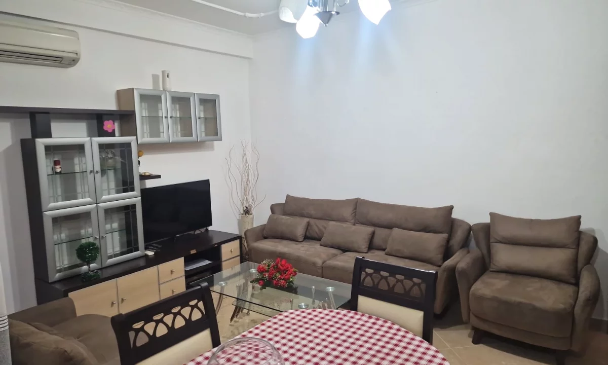 Shtepi me qera Apartament ne Tirane, 2+1, Mobilimi E mobiluar, Pagesa 45,000  Leke.